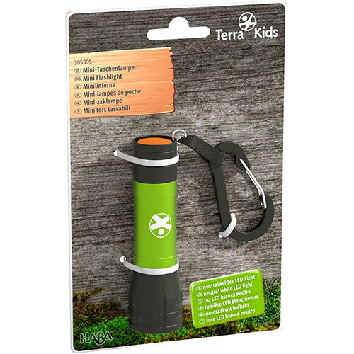 Verpakking van de Haba Terra Kids groene mini zaklamp.