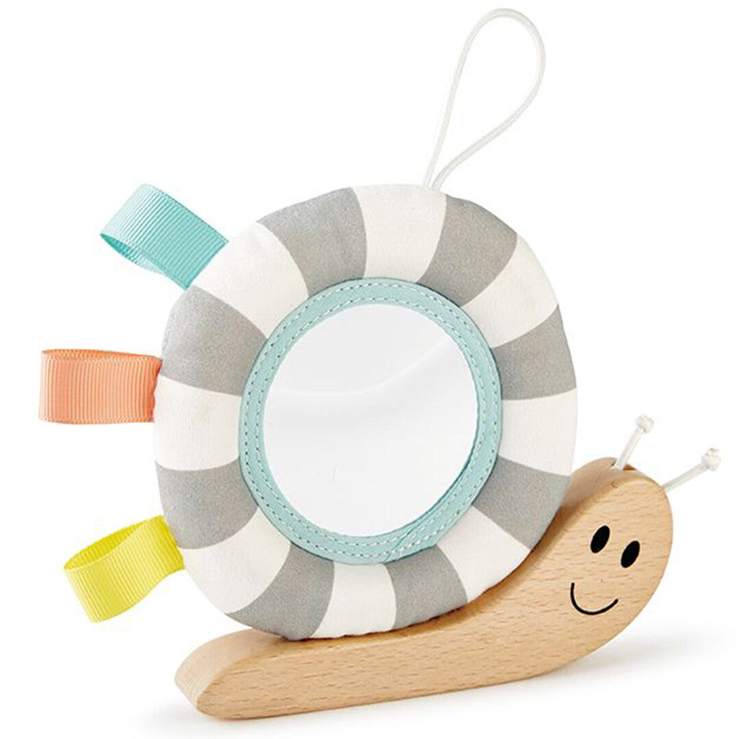 Hape activiteitenspeeltje slak met gestreepte stoffen schelp, spiegel en lintjes.