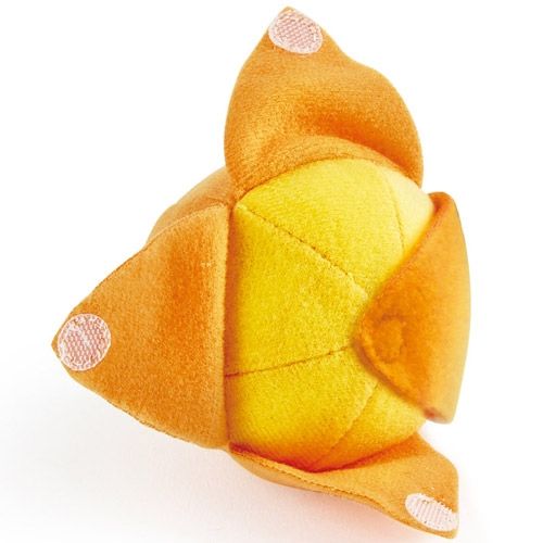 Detail van een vilten mandarijn of sinaasappel speelgoedfruit, deels gepeld.