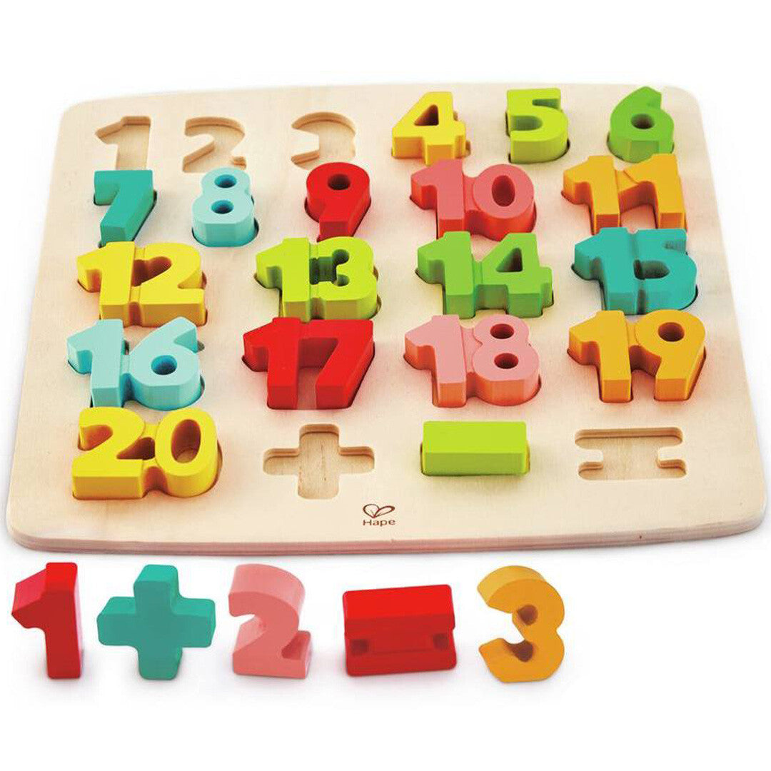 Hape houten cijferpuzzel met kleurrijke cijfers van 1 tot 20 en losse rekenstukjes.