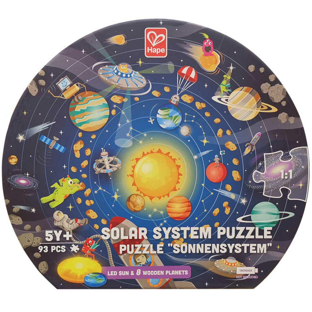 De verpakking van de Hape zonnestelsel legpuzzel met een afbeelding van het zonnestelsel en productinformatie.