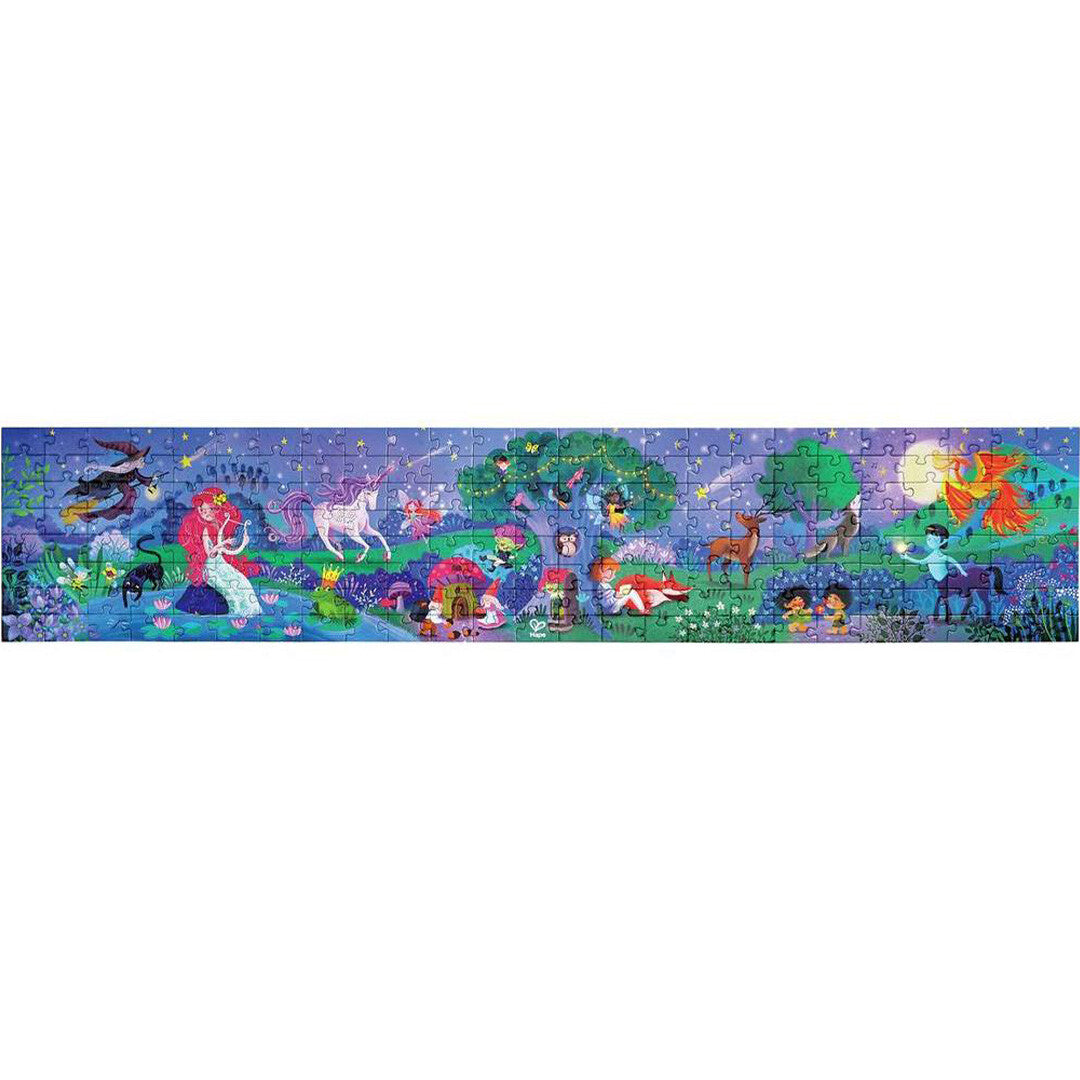 De complete Hape 'Magic Forest' vloerpuzzel toont een magisch bos met eenhoorns, zeemeerminnen en andere fantasiefiguren.