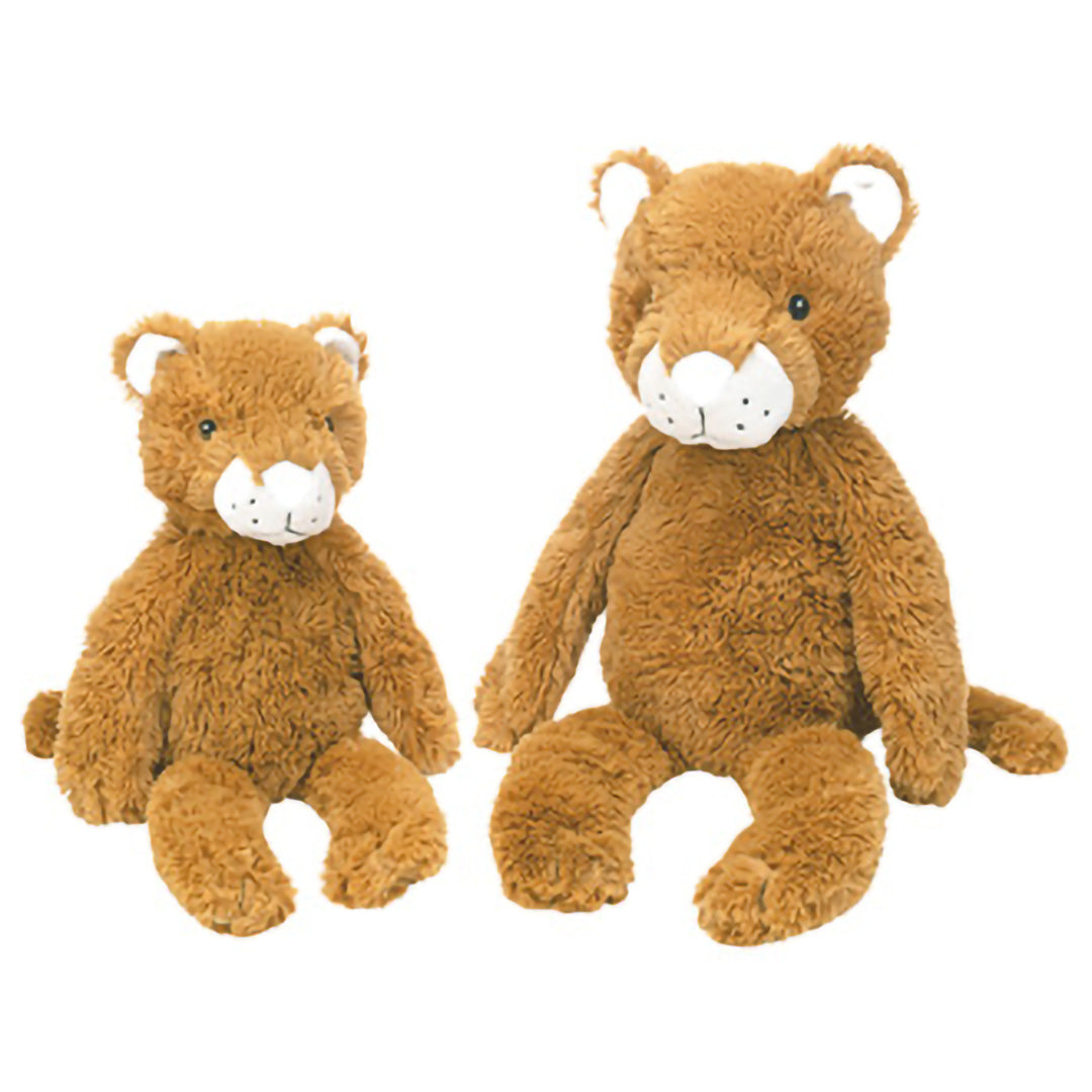 Twee Happy Horse pluchen leeuw Louah knuffels van verschillende formaten.