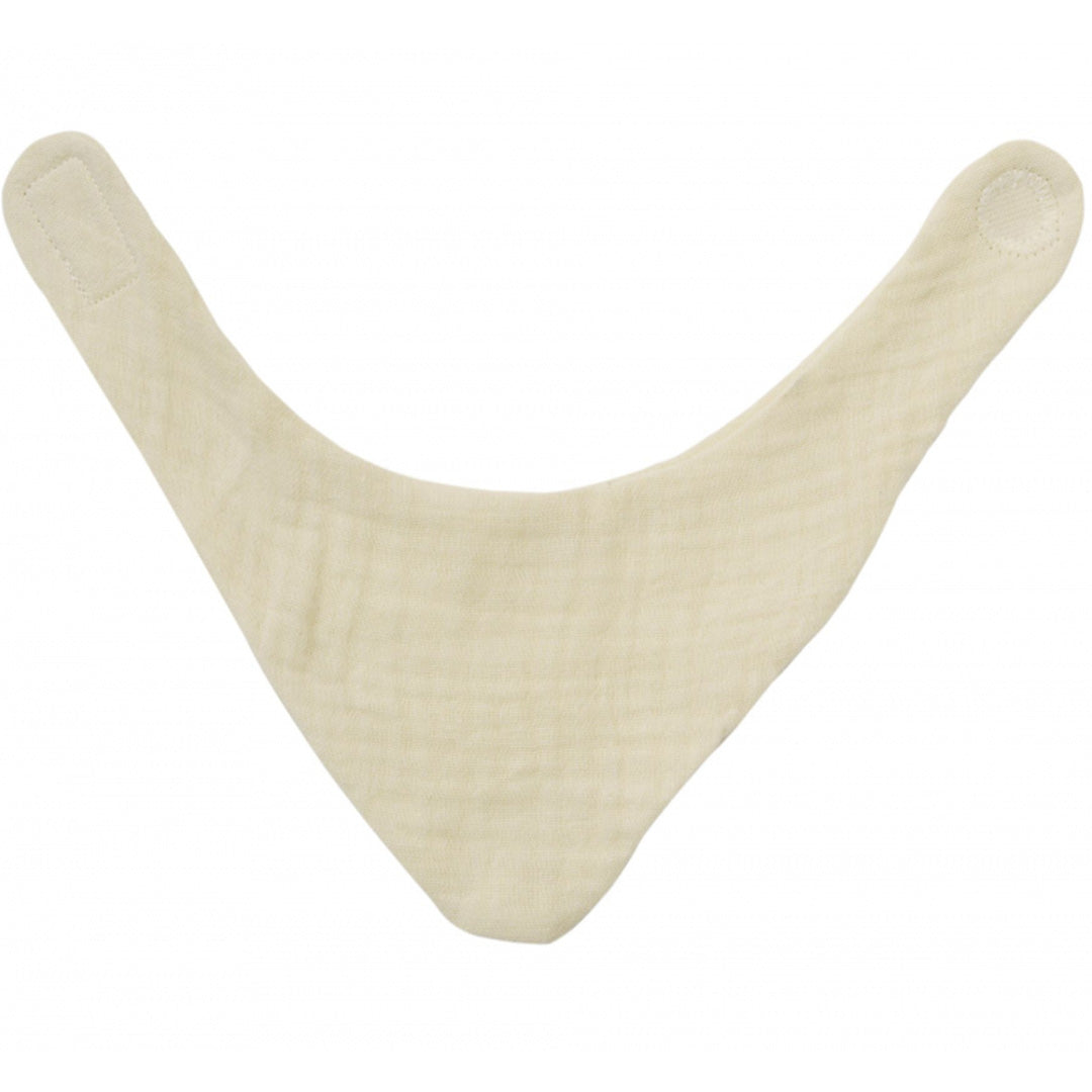 Een Heless beige katoenen slabbetje voor poppenkleding.