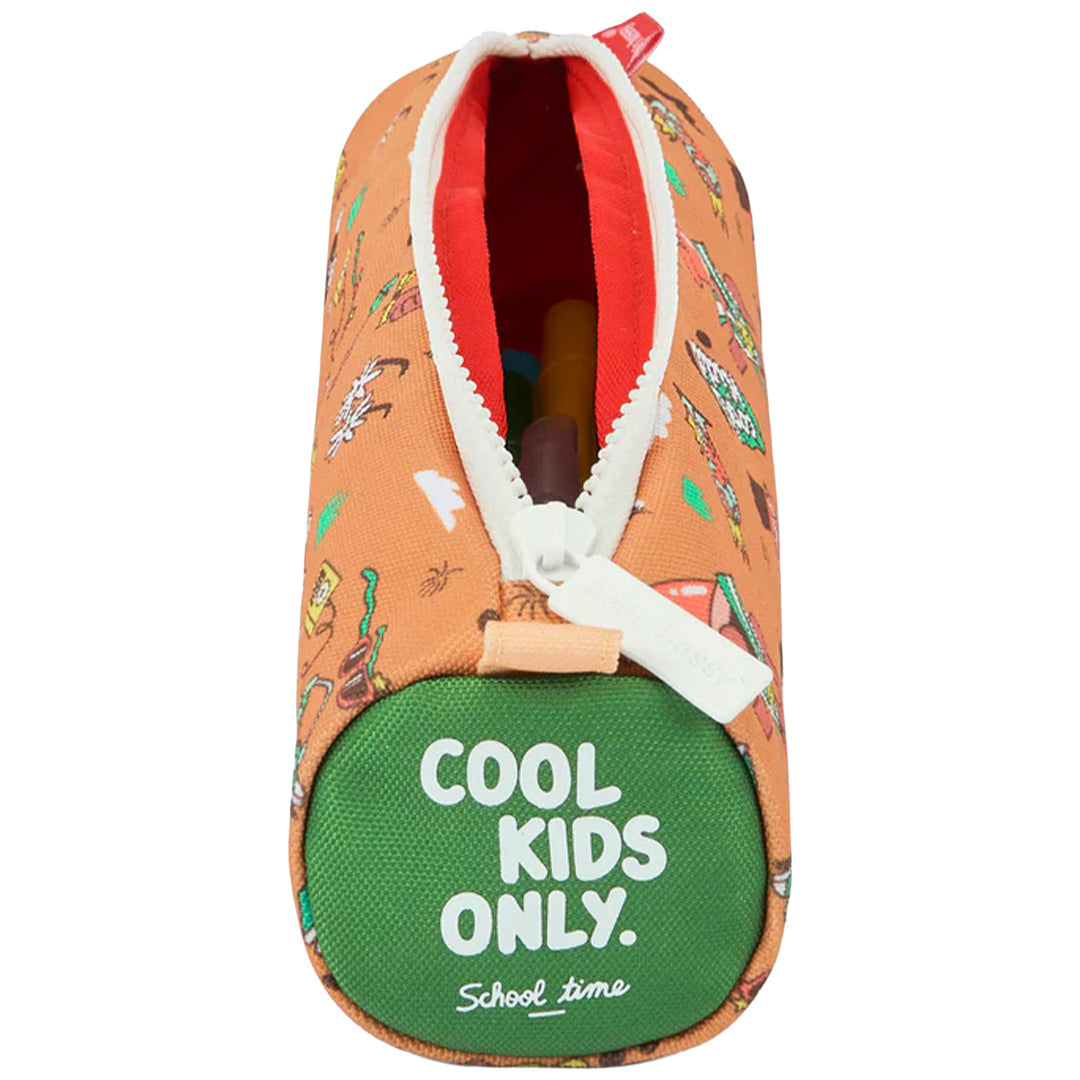 Vooraanzicht van het Hello Hossy pennenetui met groene zijkant en de tekst 'COOL KIDS ONLY'.