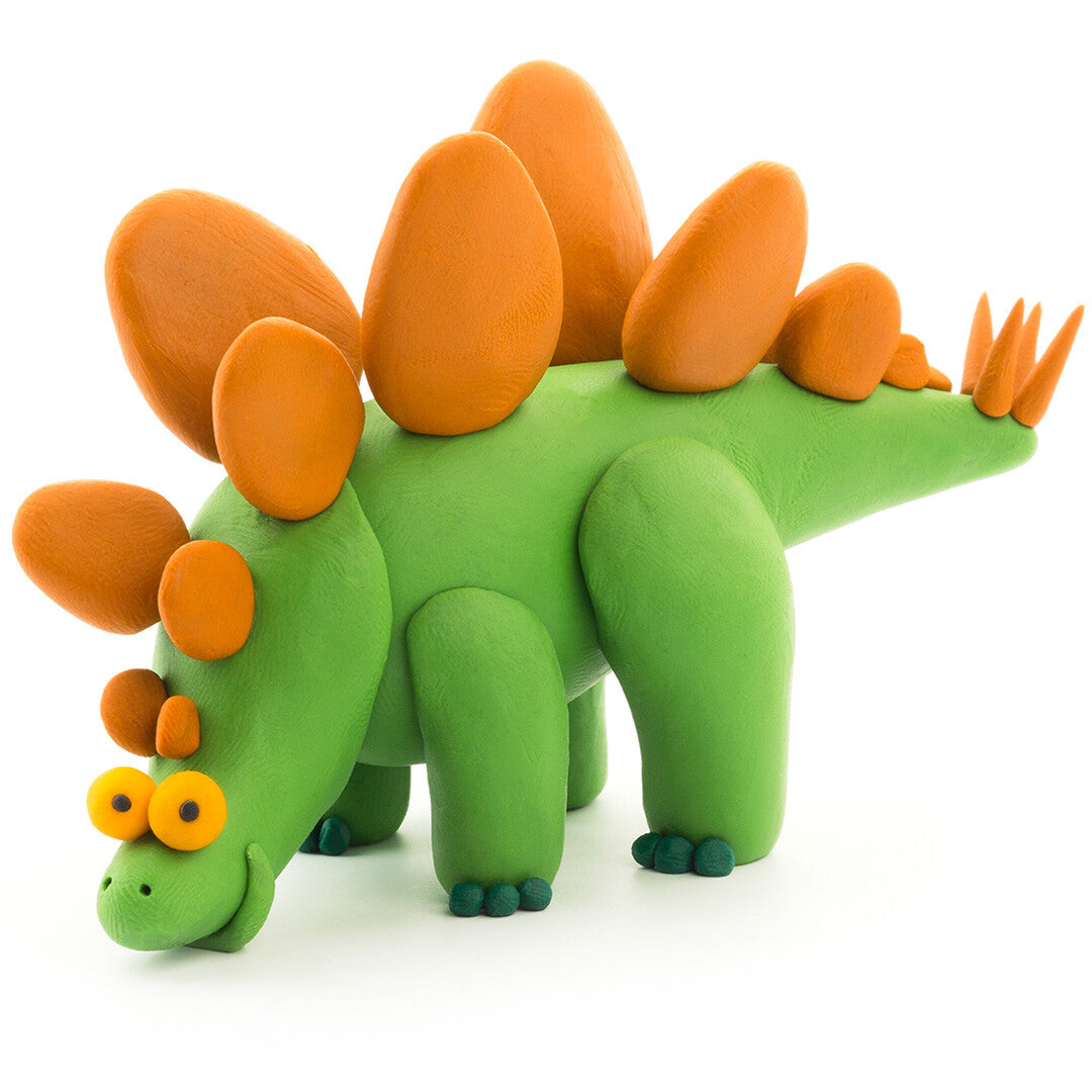 Een groene Hey Clay boetseerklei Stegosaurus met oranje platen en stekels.