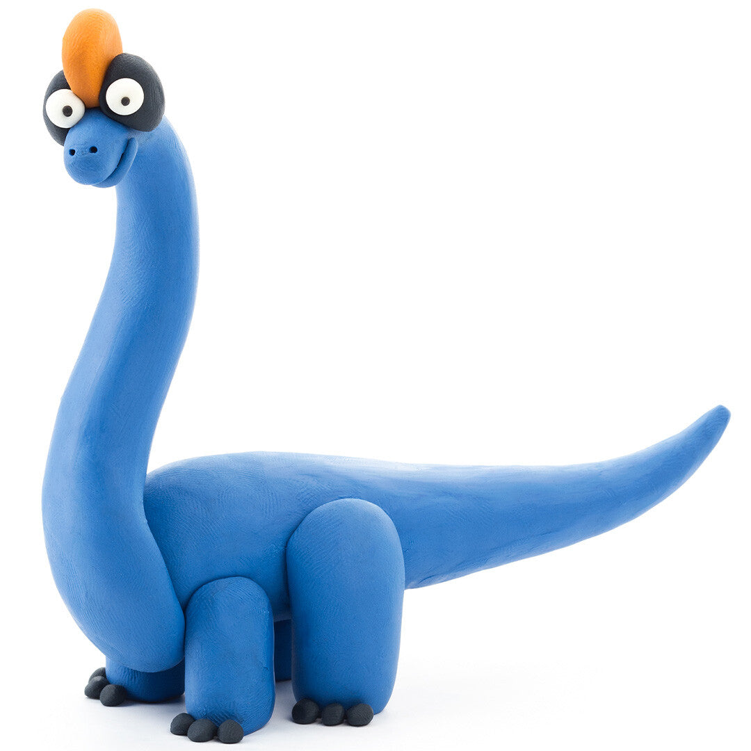 Een blauwe Hey Clay boetseerklei Brachiosaurus met lange nek en oranje kuif.