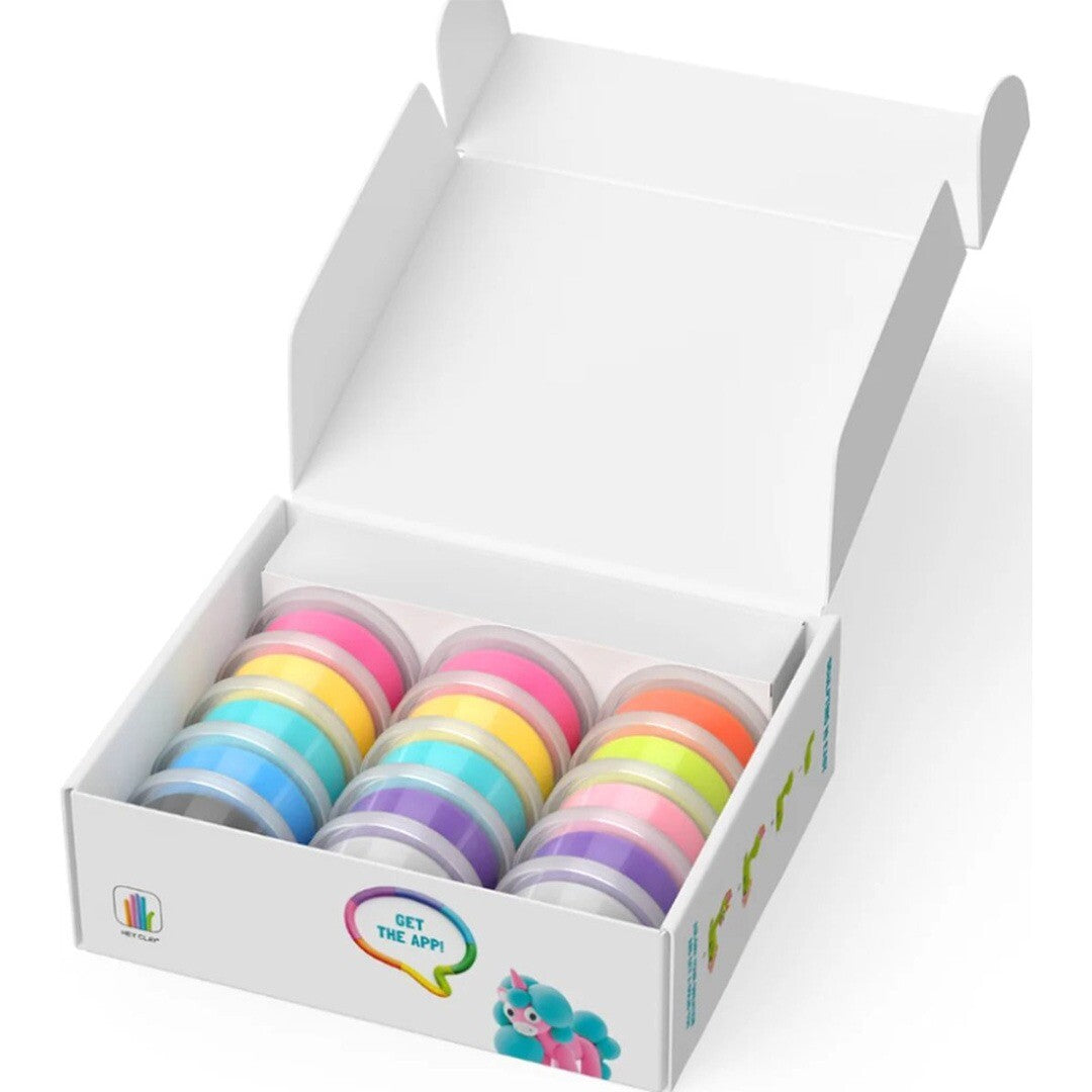 Open Hey Clay boetseerklei set doos met 15 potjes klei in diverse kleuren.
