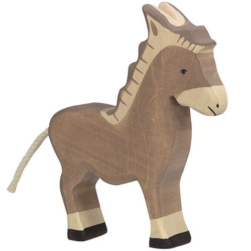 Holztiger houten speelgoedfiguur van een staande ezel met bruine vacht en touwstaart.