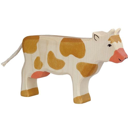 Holztiger houten speelgoedkoe met beige en bruine vlekken en een touwstaart.