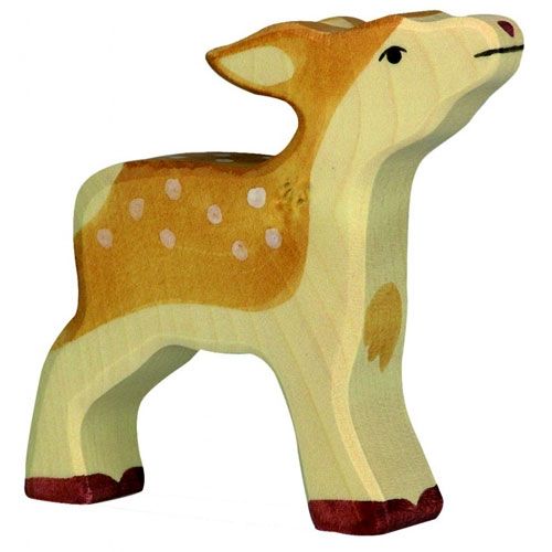 Holztiger houten dierenfiguurtje van een reekalf met bruine vlekken.
