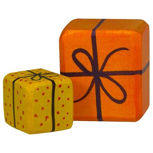 Holztiger houten speelcadeauset met een geel en een oranje cadeau.