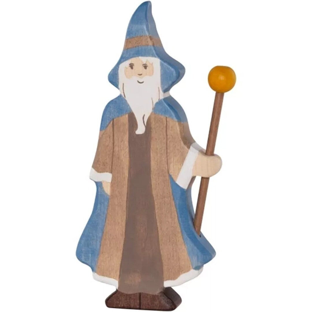 Holztiger houten tovenaar speelfiguur met blauwe mantel en staf.