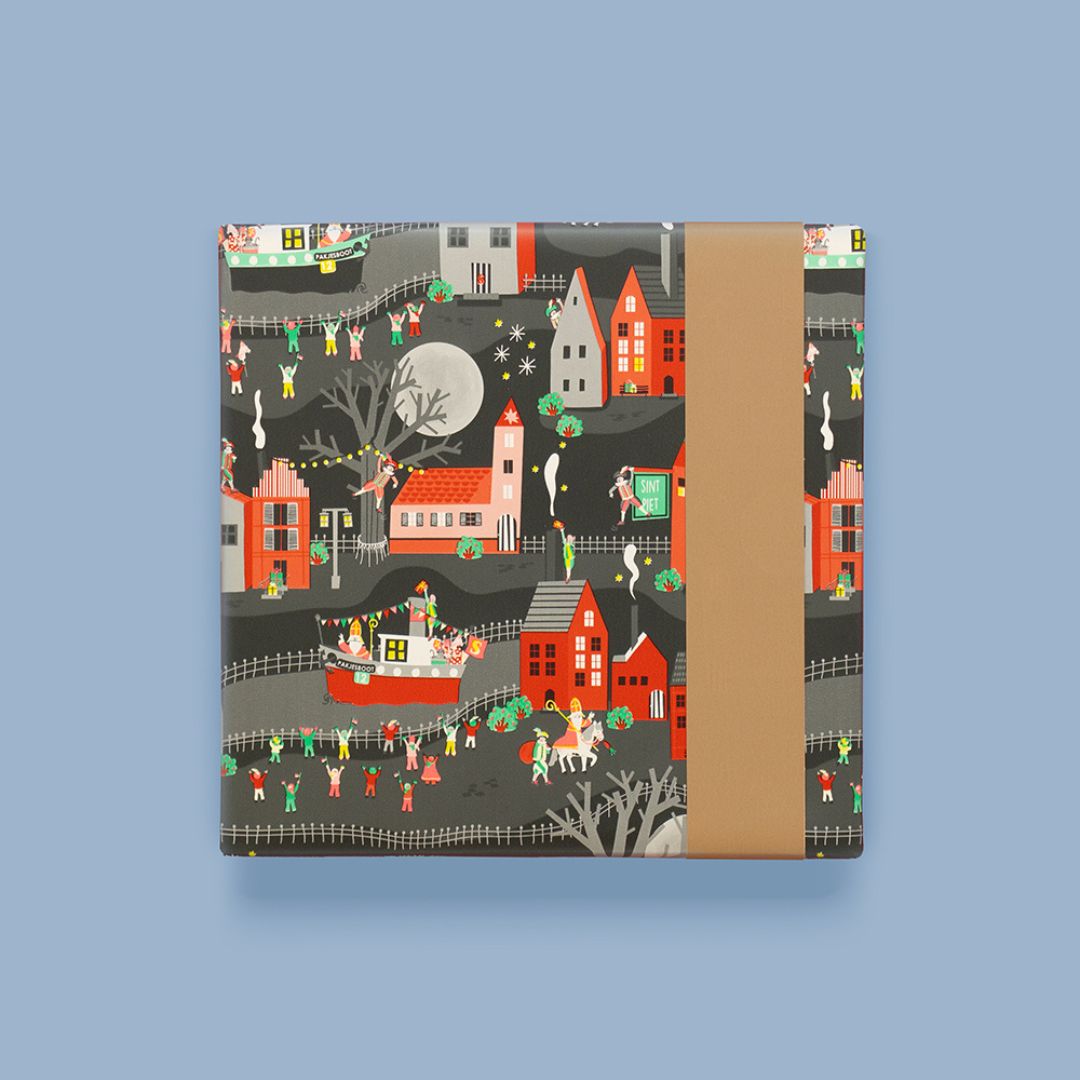 house of products inpakpapier met Sinterklaas intocht patroon om een cadeau, met een bruine band eromheen.
