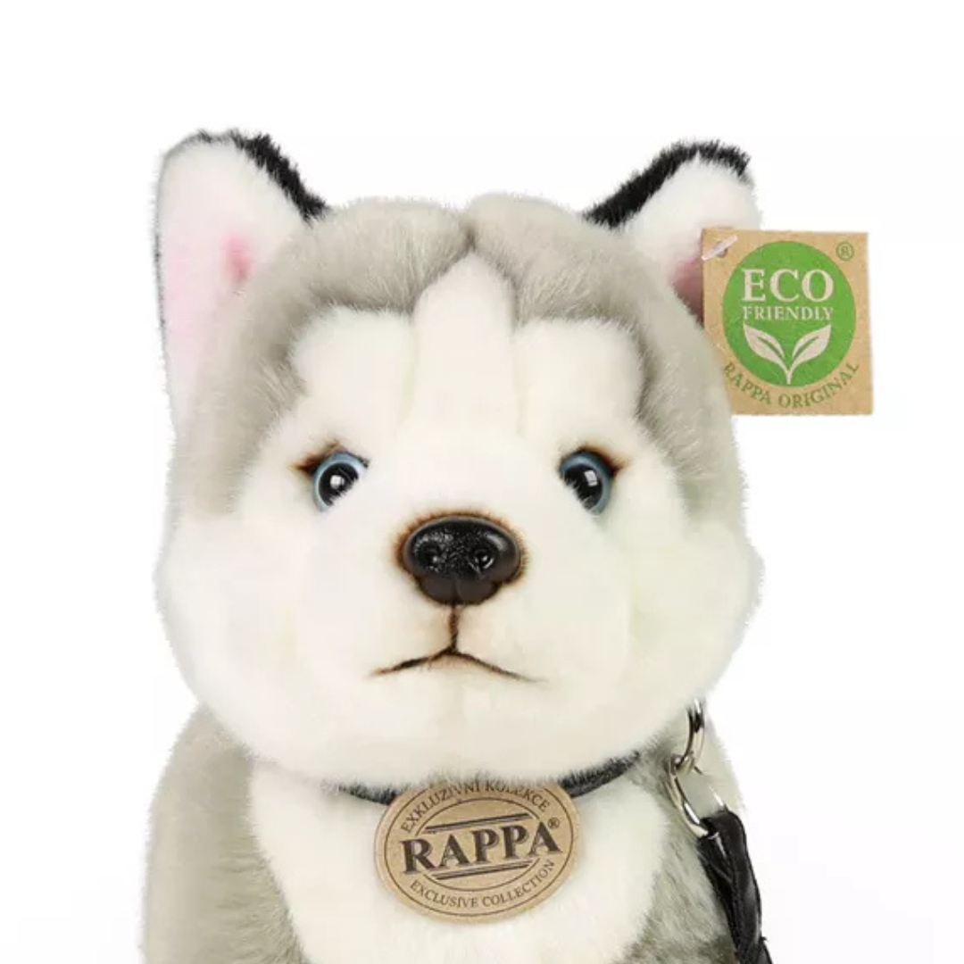 Detailopname van de kop van de Rappa pluchen husky knuffelhond.