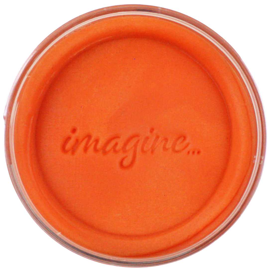 Invitation to imagine oranje speelklei in een potje met de tekst 'imagine...' erin gedrukt.