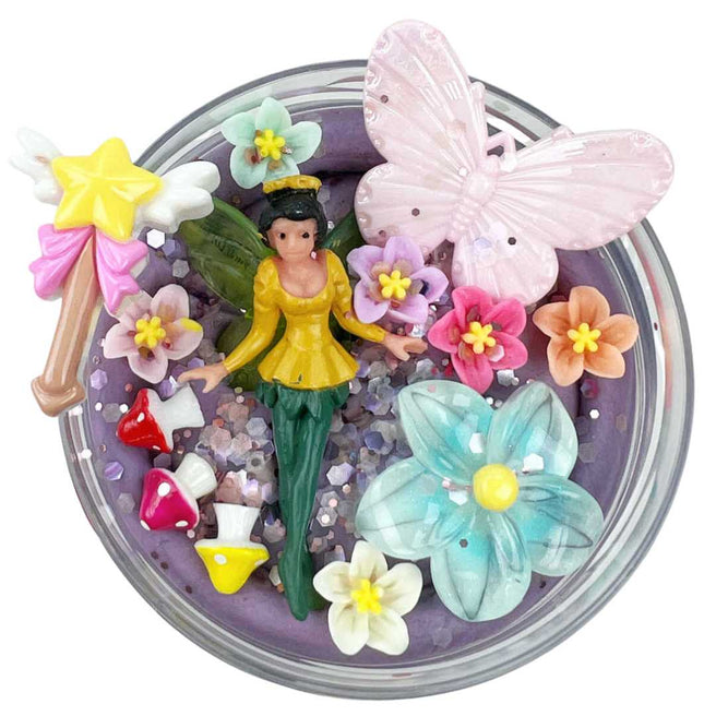 Invitation to Imagine speelklei surprise pot met paarse klei, een fee, vlinder, toverstaf en bloemen.