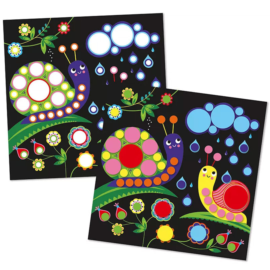 Twee voorbeelden van sticker kunstwerken met kleurrijke slakken, bloemen en regenwolken van stippen op een zwarte achtergrond.