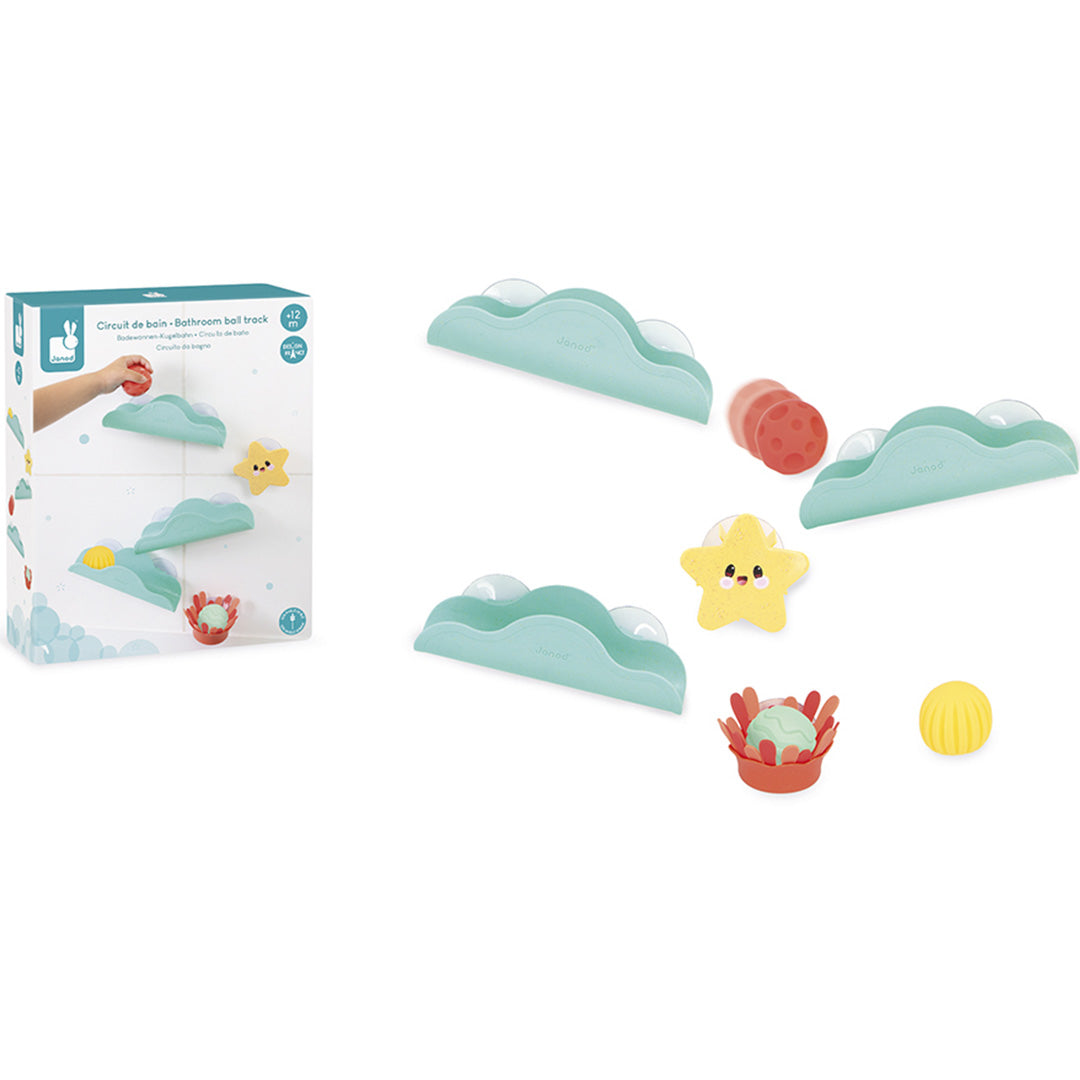 De Janod badspeelgoed ballenbaan set met drie wolkenbanen, een ster, een bloem en drie ballen, naast de productverpakking.
