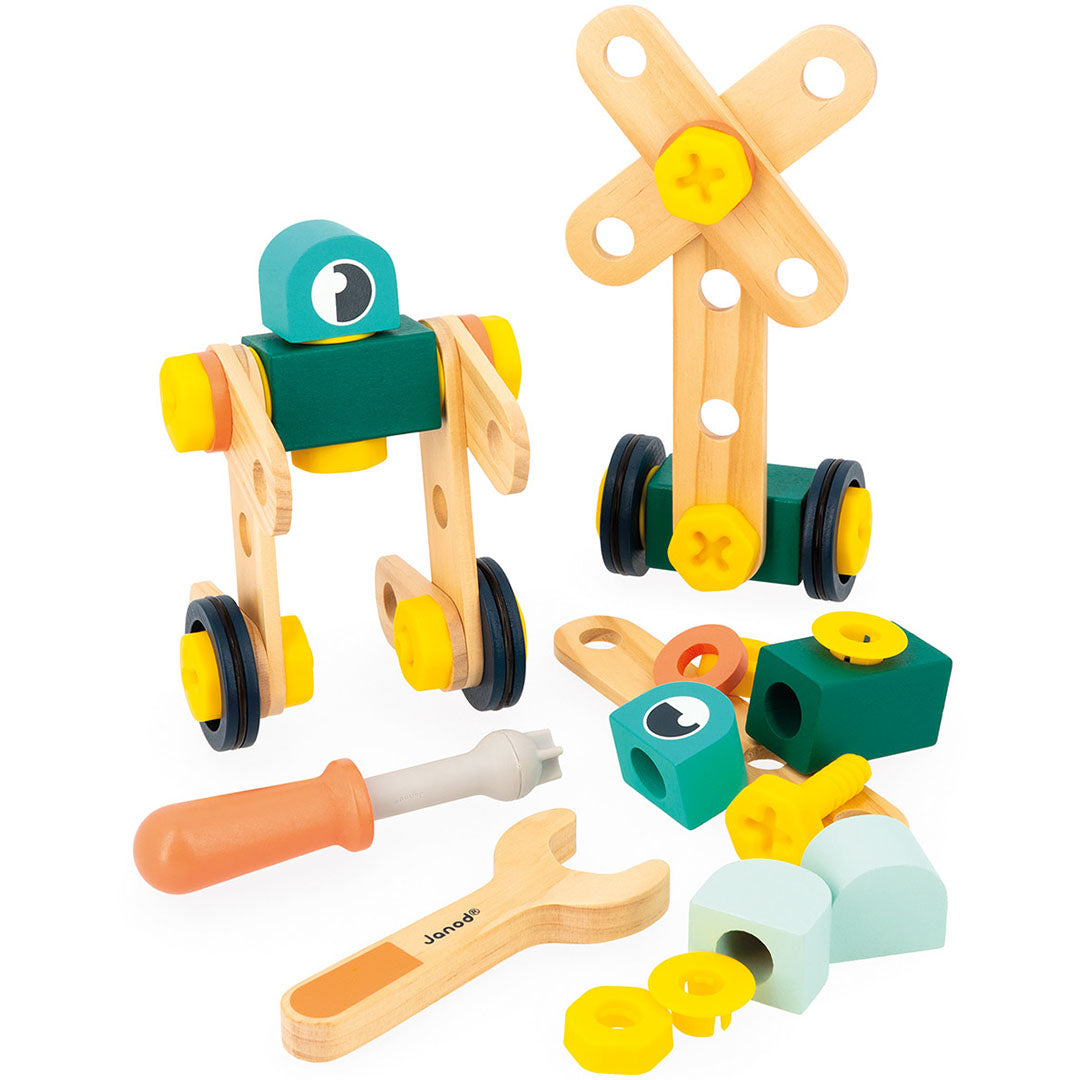 Janod Brico'Kids houten bouwset met een gemonteerde robot, een voertuig en losse onderdelen en gereedschap.