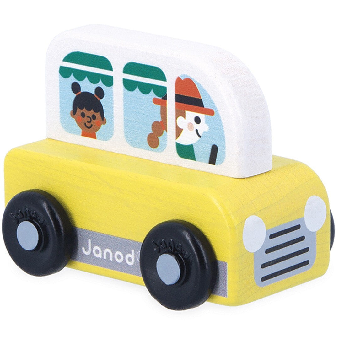Janod houten speelgoedbusje in geel met figuren in de ramen.