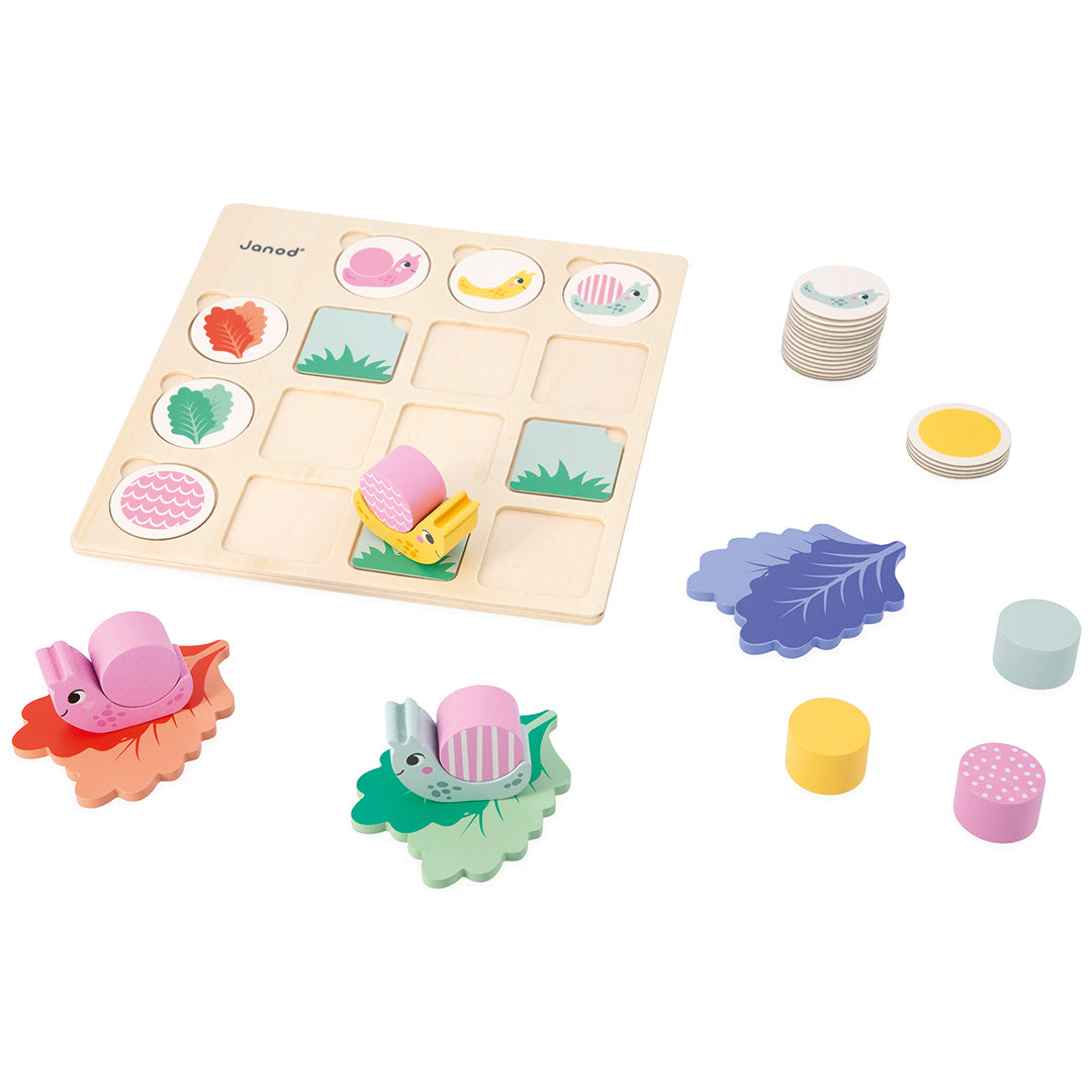 Het Janod educatieve spel met houten speelbord, slakken, bladeren en patroontegels.