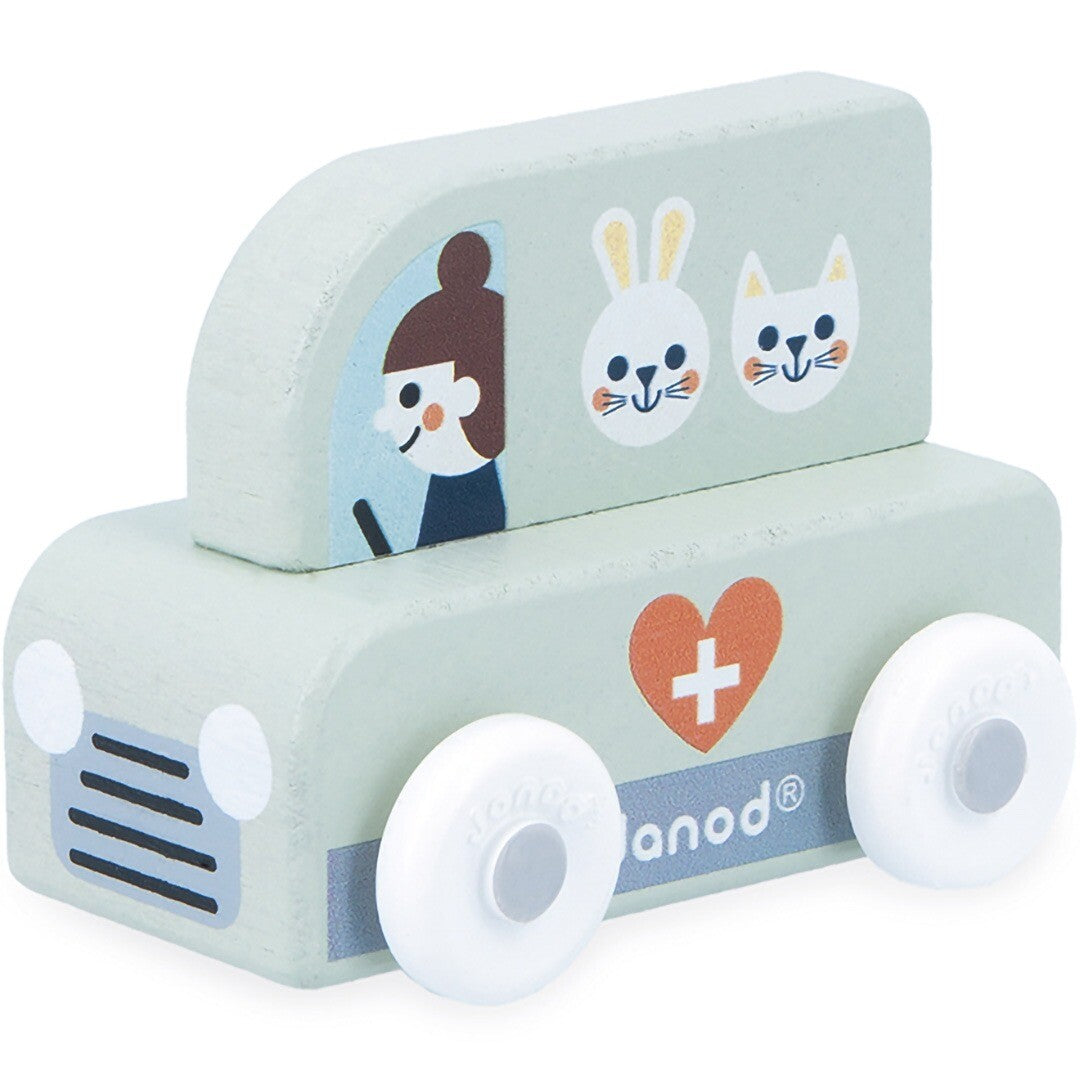 Janod houten dierenambulance met een bestuurder, konijn en kat op de zijkant.