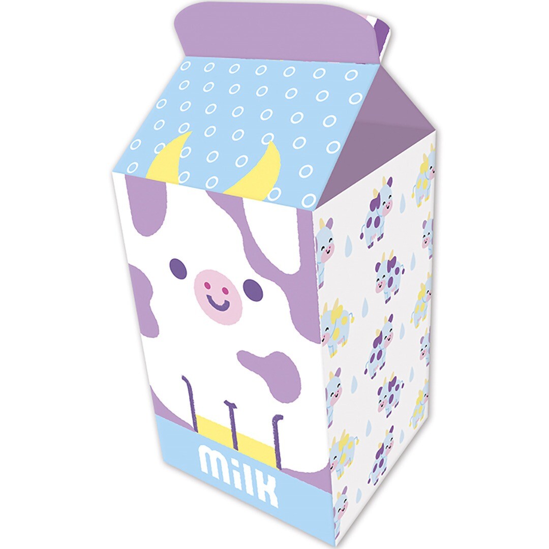 Detail van een Janod kawaii papieren melkpakdoosje met een koeiengezicht.