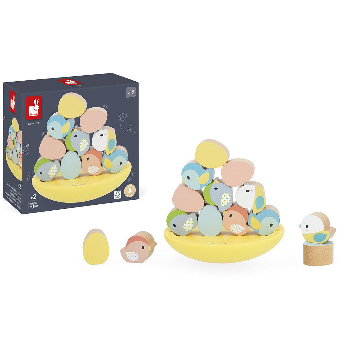 Het Janod houten evenwichtsspel met vogels en eieren staat naast de productverpakking.