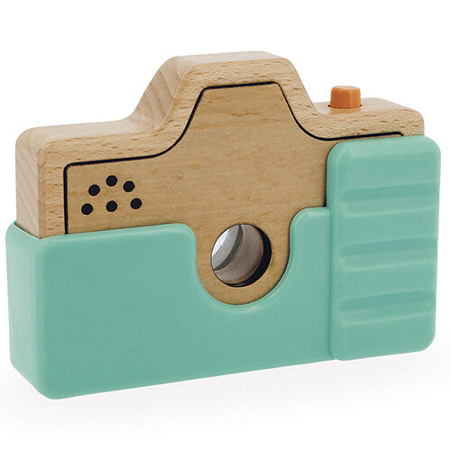 Achterkant van de houten speelgoedcamera in turquoise en naturel hout met een kijkgat.