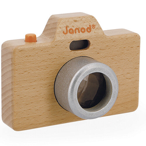 Janod houten speelgoedcamera in naturel hout met een caleidoscooplens.