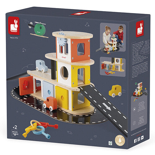 De Janod houten garage speelset op de productverpakking.