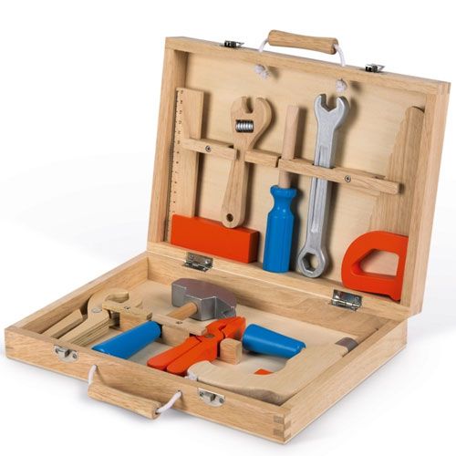 Janod houten gereedschapskist voor kinderen, open met diverse houten en plastic gereedschappen erin.