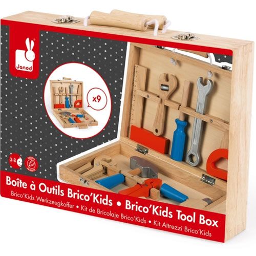 De verpakking van de Janod Brico'Kids houten gereedschapskist, met een afbeelding van de open kist.