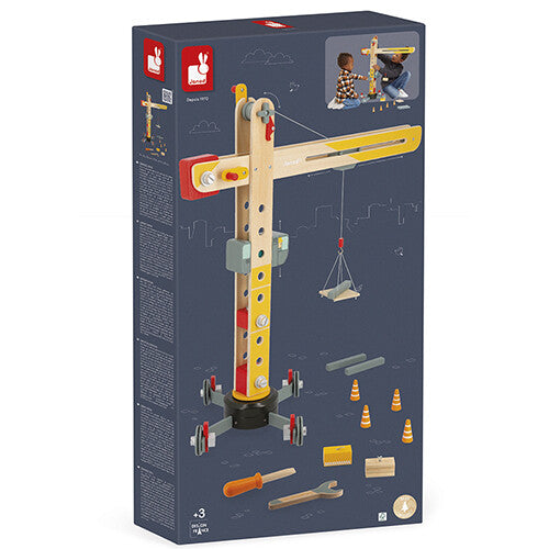 Achterkant van de verpakking van de Janod houten hijskraan met productafbeeldingen en details.