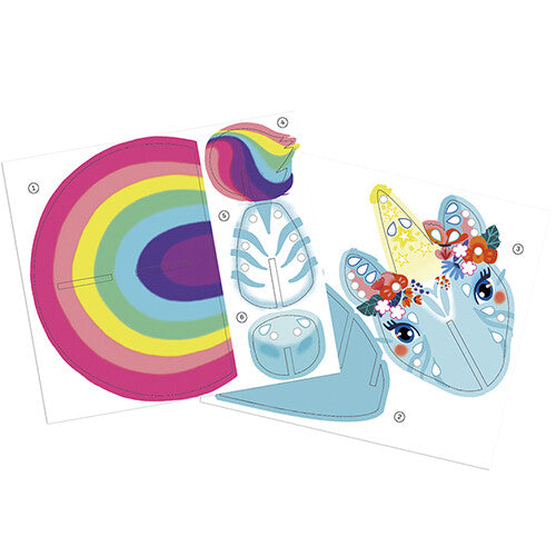 Uitgesneden vellen voor het maken van een eenhoornhoofd en een regenboog uit de knutselset.