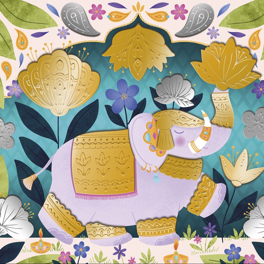 Detail van een metallic sticker kunstwerk met een versierde paarse olifant tussen bloemen.