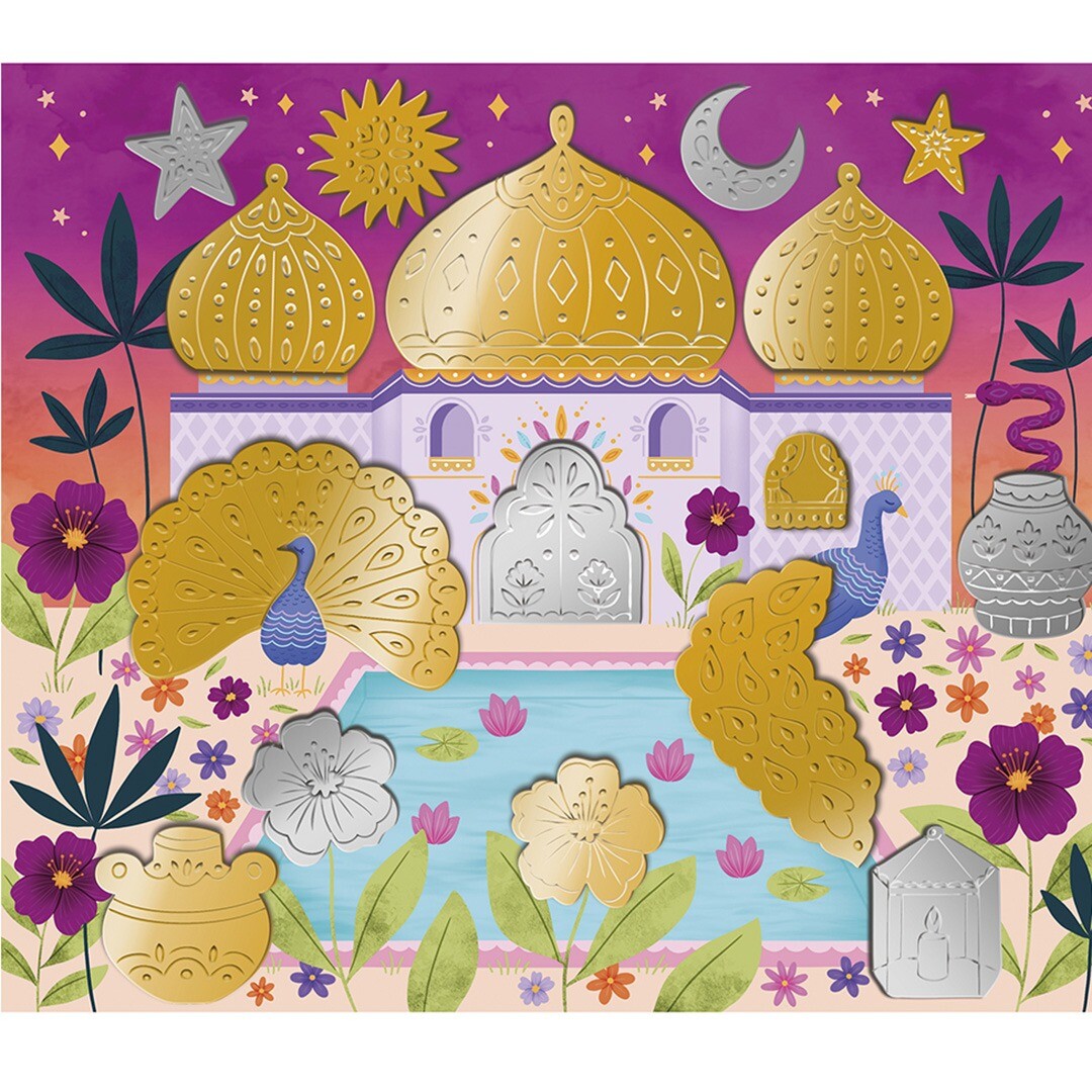 Detail van een metallic sticker kunstwerk met een paleis, pauwen en een vijver in een Indiase tuin.