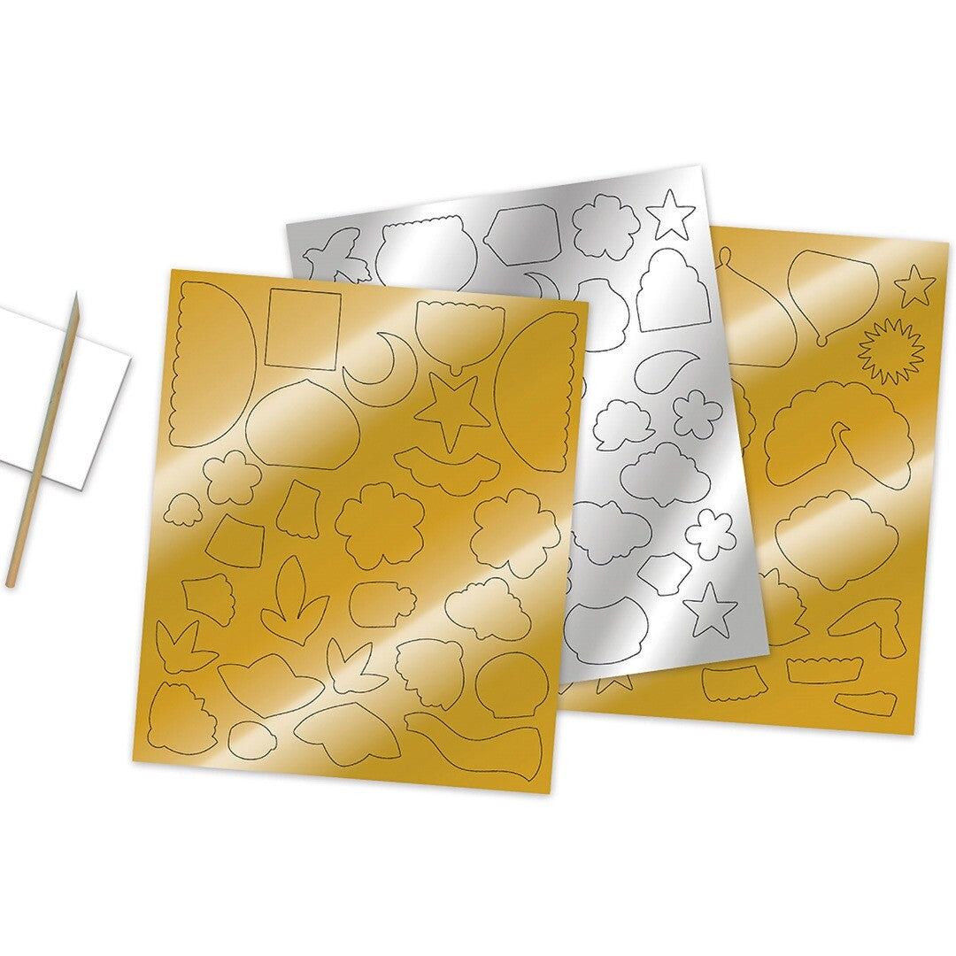 Drie vellen goud- en zilverkleurige metallic stickers met diverse vormen en twee gereedschappen.
