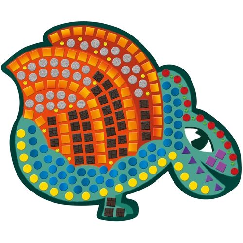 Detail van een oranje en blauwe mozaïek dinosaurus in de vorm van een vis.