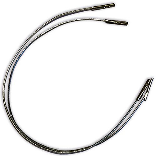 Twee dunne metalen draden met klemmetjes, waarschijnlijk voor de maskers.