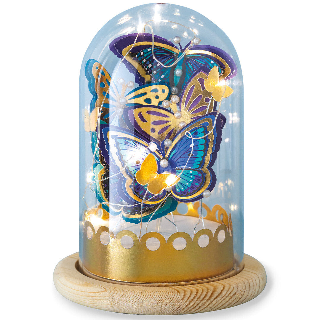 Verlichte vlinder stolp met blauwe en gouden vlinders en LED-lampjes.