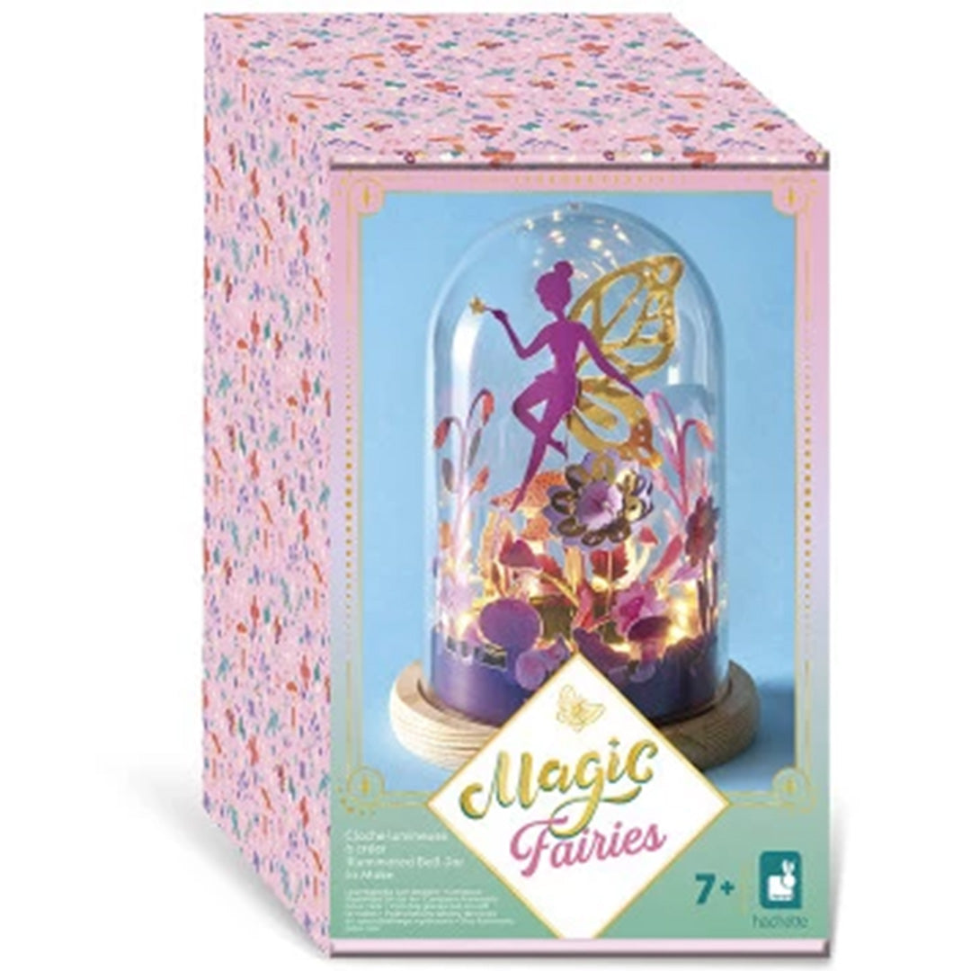 Verpakking van de Janod knutselset 'Magic Fairies' met een afbeelding van de feeënstolp.