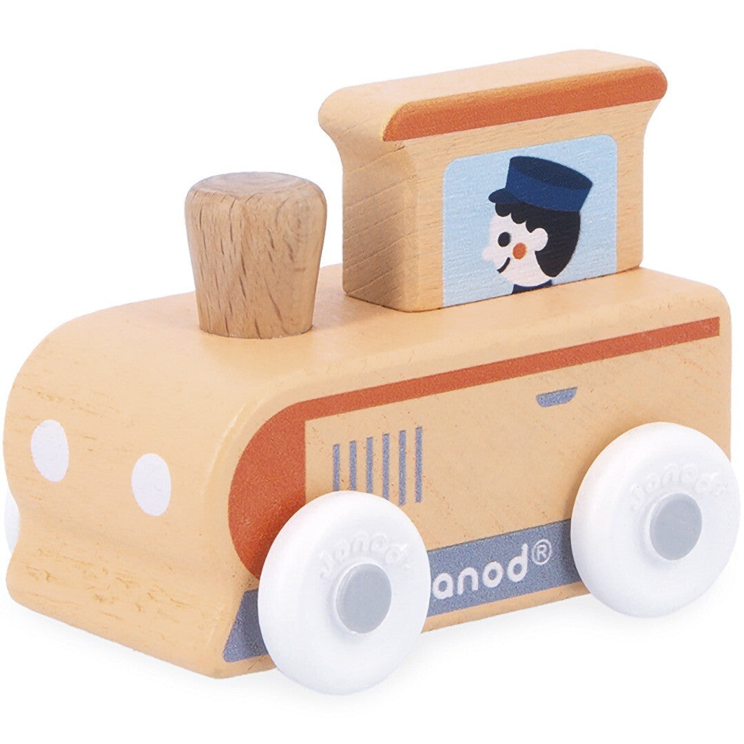 Janod houten speelgoedlocomotief in beige met een machinistfiguur.