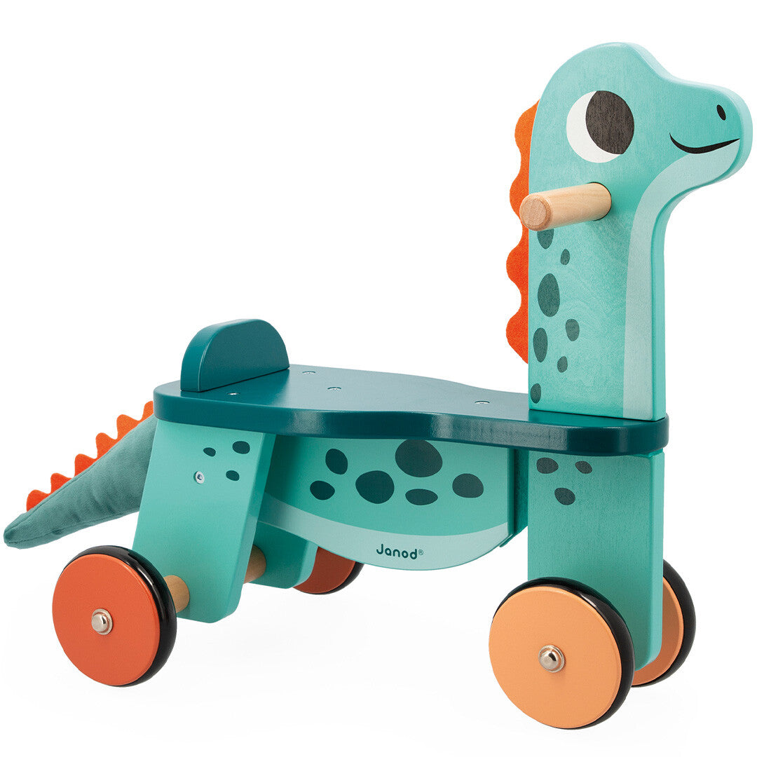 Janod houten loopfiets Portosaurus in de vorm van een blauwe dinosaurus met oranje wielen.
