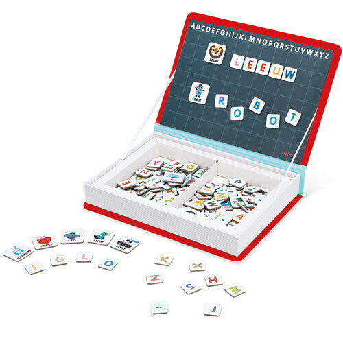 Open Janod Magnéti'book Nederlands alfabet met magnetische letters en afbeeldingen, deels op het bord en deels ernaast.