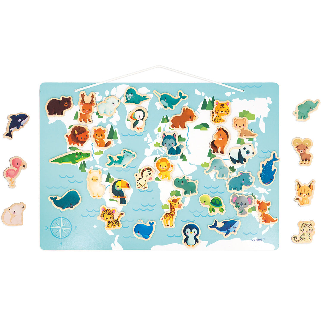 Janod magnetische houten wereldkaartpuzzel met losse dierenmagneetjes ernaast.