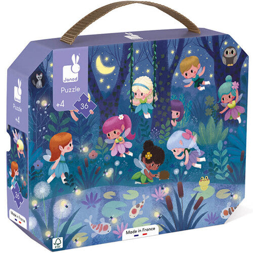 Janod puzzelverpakking met een illustratie van elfjes in een nachtelijk bos met waterlelies.