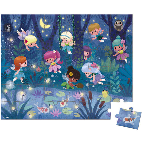 Janod legpuzzel van elfjes en waterlelies in een nachtelijk bos, met één los puzzelstukje.