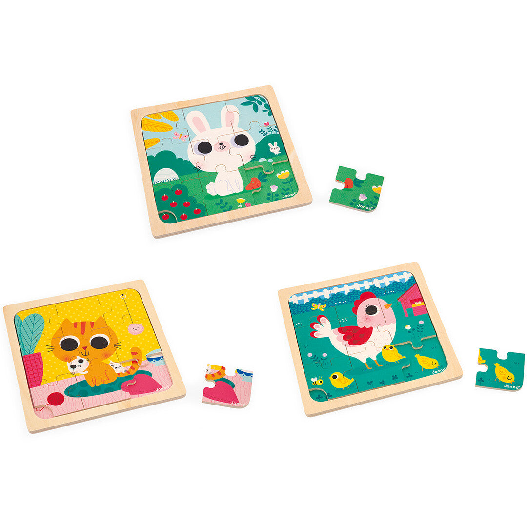 Drie Janod houten puzzels met dierenafbeeldingen van een konijn, kat en kip, elk met een los puzzelstukje.